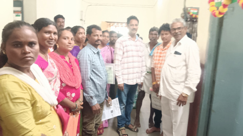 ఎనామలీస్ ఓటర్లతో కిటకిటలాడిన తహశీల్దార్ కార్యాలయం