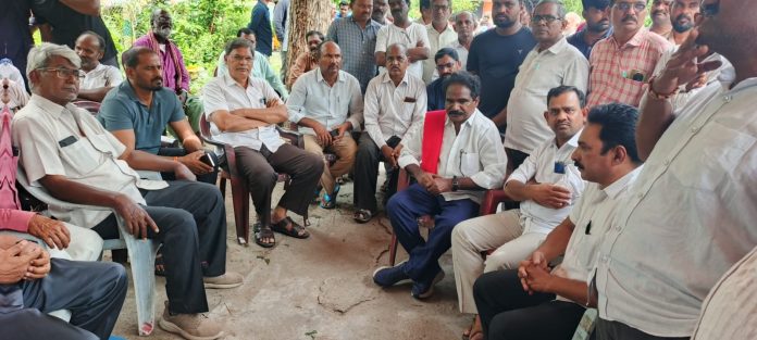 సీపీఐ(ఎం) జిల్లా కార్యదర్శి కుమారుడి అంత్యక్రియలకు జాన్వెస్లీ