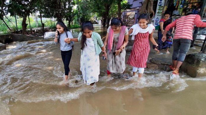 తెలంగాణ వ్యాప్తంగా విస్తారంగా వర్షాలు..పలు ప్రాజెక్టులకు జలకళ