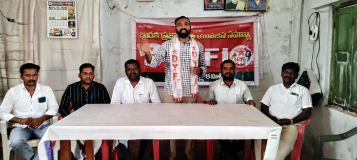 ఉద్యోగ, ఉపాధి అవకాశాలు కల్పించడంలో
కేంద్ర, రాష్ట్ర ప్రభుత్వాలు విఫలం