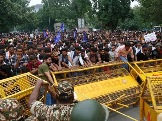 వాళ్ళు వస్తారు…. మళ్ళీ మళ్ళీ వస్తారు