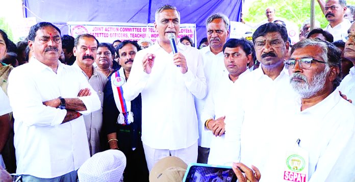 ఉద్యోగుల సమస్యలు పరిష్కరించాలి