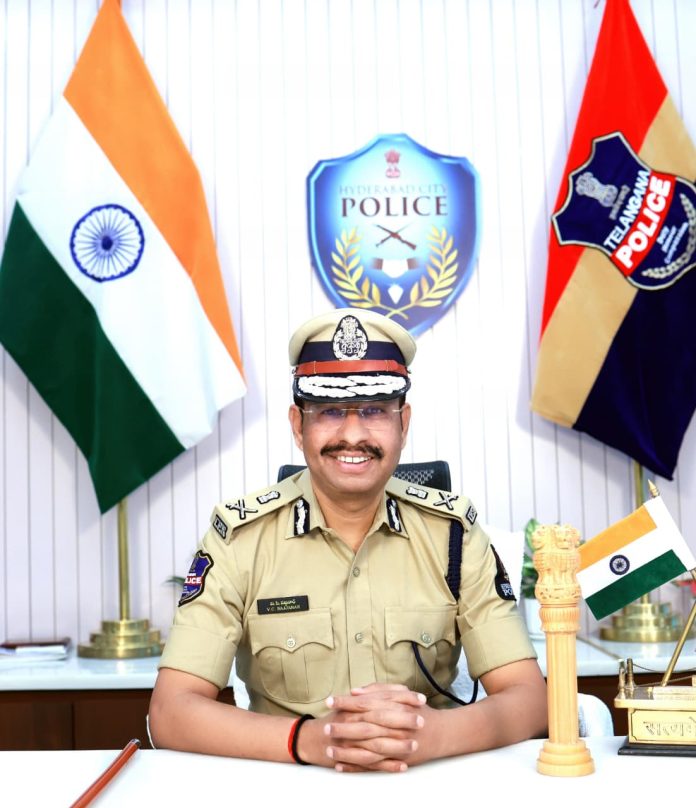 సైబర్ నేరగాళ్లపై పోలీసుల మెరుపు దాడులు