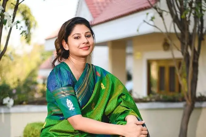 అమ్మాయిల దుస్తులపై కాదు.. వాళ్ల పనితీరు పై దృష్టి పెట్టాలి: స్మీతా సబర్వాల్