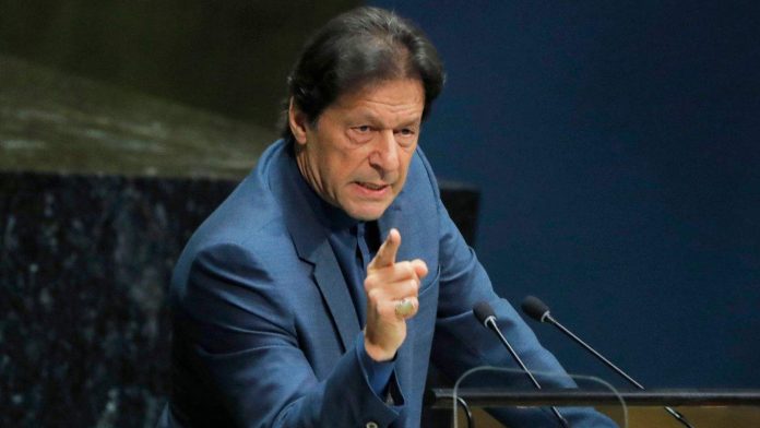 పాక్ మాజీ ప్రధాని ఇమ్రాన్ఖాన్ ఆసుపత్రికి తరలింపు