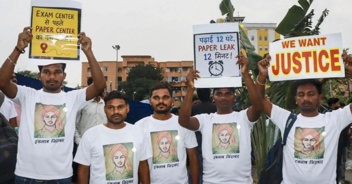 జార్ఖండ్ లో పేపర్ లీక్ కలకలం.. విద్యార్థుల నిరసన