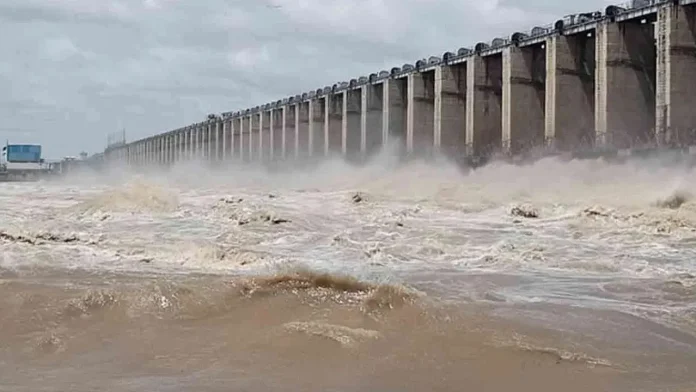 జూరాల 32 గేట్లు ఓపెన్..