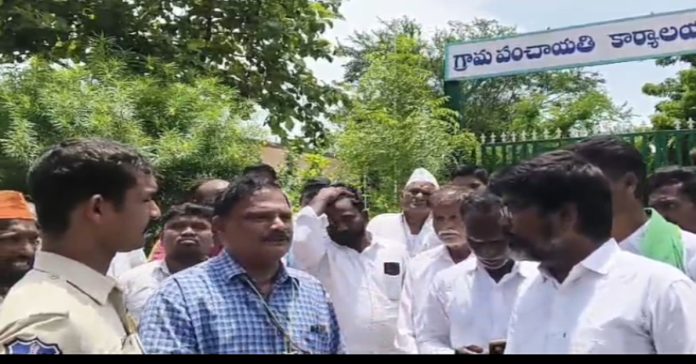 ప్రతి ఒక్కరికీ నోటీసులు జారీ.. కార్యదర్శికి ఎంపీడీవో ఆదేశం