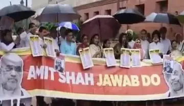 “అమిత్ షా జవాబ్ దేవ్” : ఎంపిల నిరసన