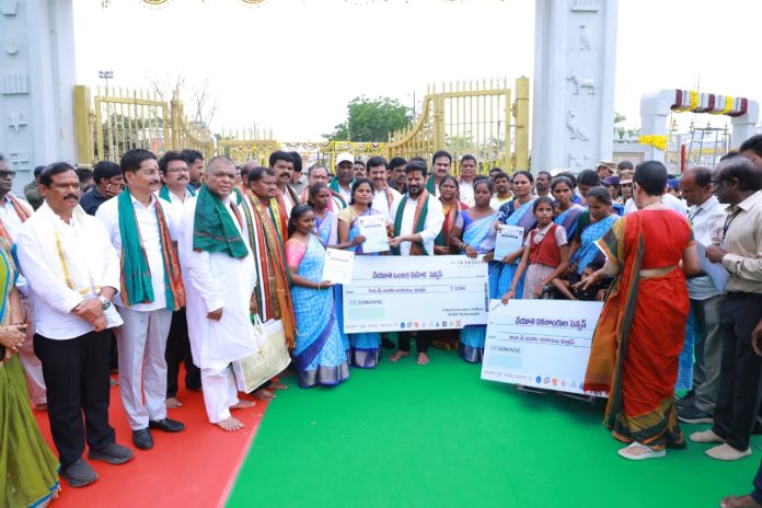 ములుగు జిల్లా సమగ్ర అభివృద్ధి, గిరిజనుల సంక్షేమమే లక్ష్యం