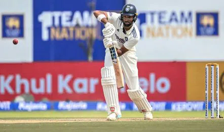 నాలుగు వికెట్లు కోల్పోయిన ఇండియా