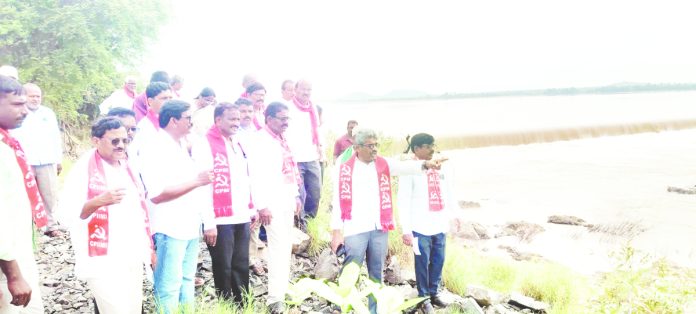 నిర్వాసితులే మొట్టమొదటి లబ్దిదారులు
