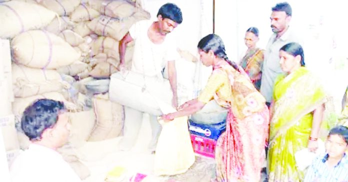 బియ్యం సరే… ఉప్పు పప్పు ఏవీ?