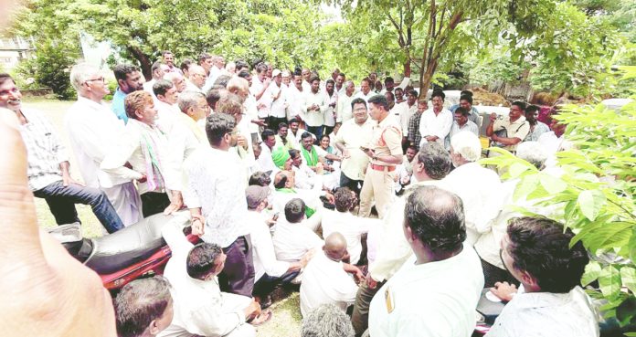 సాగునీరు విడుదల చేయాలి