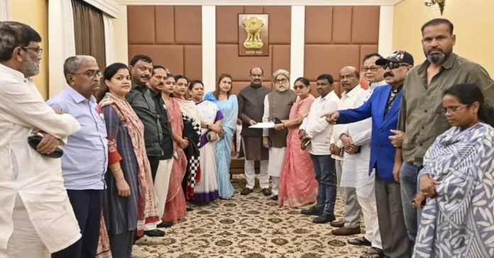 రెబల్ టీఎంసీ ఎంపీలకు లోక్సభ సెక్రటేరియట్ నోటీసులు