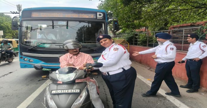 రాఖీ పండుగ.. ఢిల్లీ పోలీసులు వినూత్న కార్యక్రమం