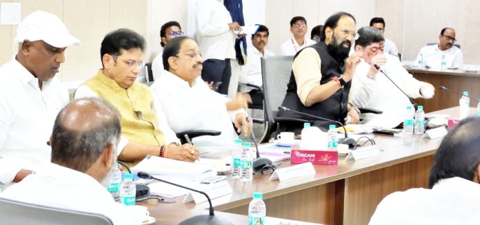ప్రాజెక్టుల భూసేకరణకు రూ. 5వేల కోట్లు