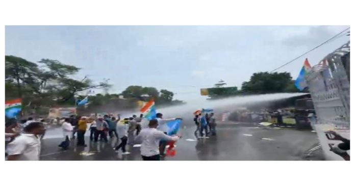 పాట్నాలో విద్యార్థుల ఆందోళన