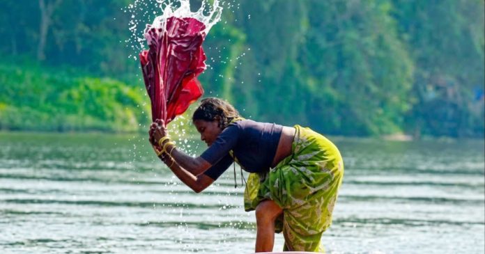Washerfolk whose lives remain unchanged