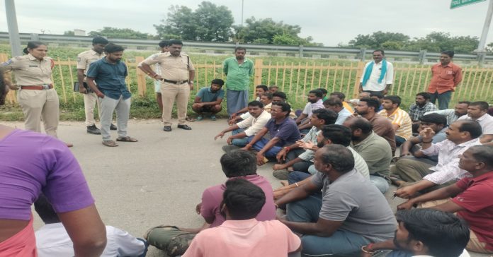 సెకండ్ల వ్యవధిలోనే యూరియా స్టాక్ ఖాతం..