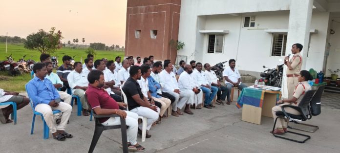 ప్రశాంత వాతావరణంలో వినాయక ఉత్సవాలను నిర్వహించాలి: సీఐ