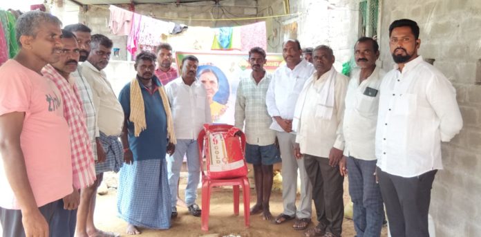 మృతుల కుటుంబాలకు పరామర్శ Consultations with the families of the deceased