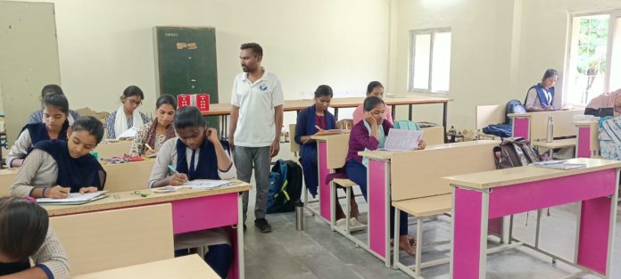 వ్యాసరచన విద్యార్థుల్లో పోటీ తత్వాన్ని పెంచుతాయి