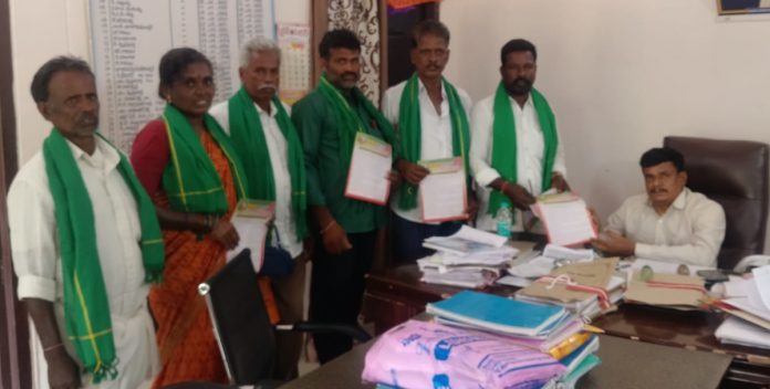 మహాసభల కరపత్రాల పంపిణీ