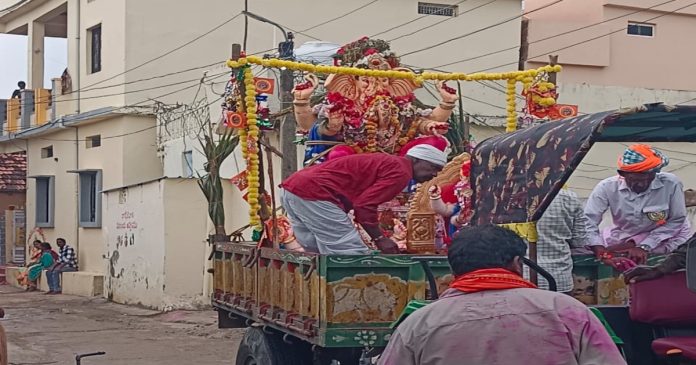చాత గ్రామంలో ఘనంగా గణేష్ నిమజ్జనం