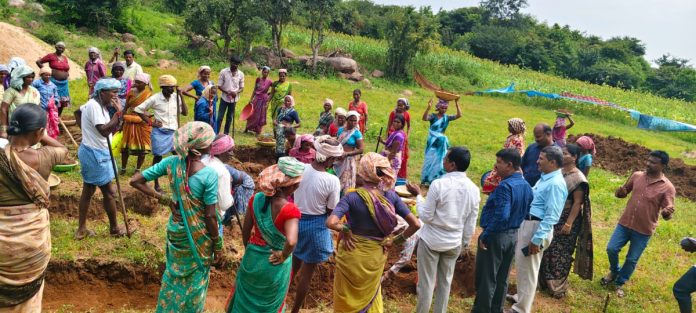 తిమ్మయపల్లిలో ఫారం పాండు నిర్మాణం ప్రారంభం