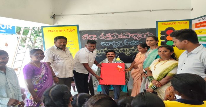 ఉత్తమ పురస్కారం..గ్రామానికి గర్వకారణం..