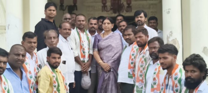 కాంగ్రెస్ పార్టీలో చేరిన లింగంపల్లి యువత