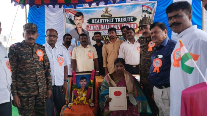 మాజీ ఆర్మీ యాదగిరికి ఆత్మబలిధాన్ అవార్డు