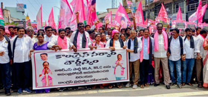 అసెంబ్లీ వద్ద ఎమ్మెల్యేలు, ఎమ్మెల్సీల అరెస్టులపై సత్తుపల్లిలో బీఆర్ఎస్ నిరసన