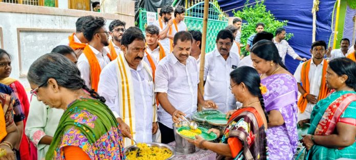 గణేష్ నవరాత్రి ఉత్సవాల మండపాలను దర్శించిన ‘సండ్ర’