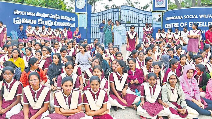 బుధేరా గురుకుల కళాశాలలో విద్యార్థినుల ఆందోళన