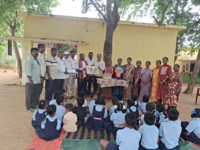 మండల ప్రాథమిక పాఠశాలకు టీఎల్ఎం బహుకరణ..