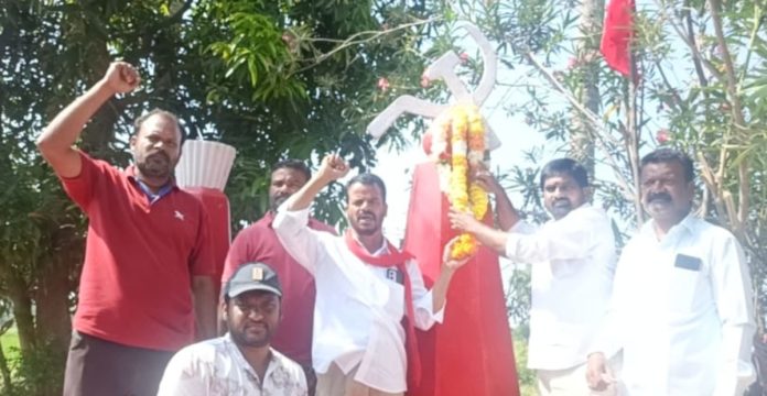 Grand tribute to the late Kola Kishan