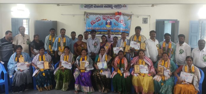 సమాజ నిర్మాణంలో ఉపాధ్యాయుల పాత్ర అత్యంత కీలకం