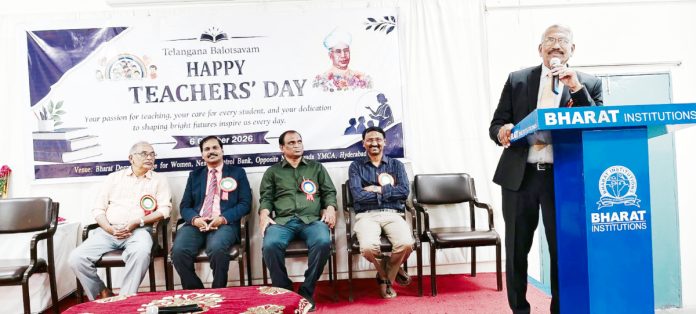 సమాజ నిర్మాణంలో
ఉపాధ్యాయుల పాత్ర కీలకం