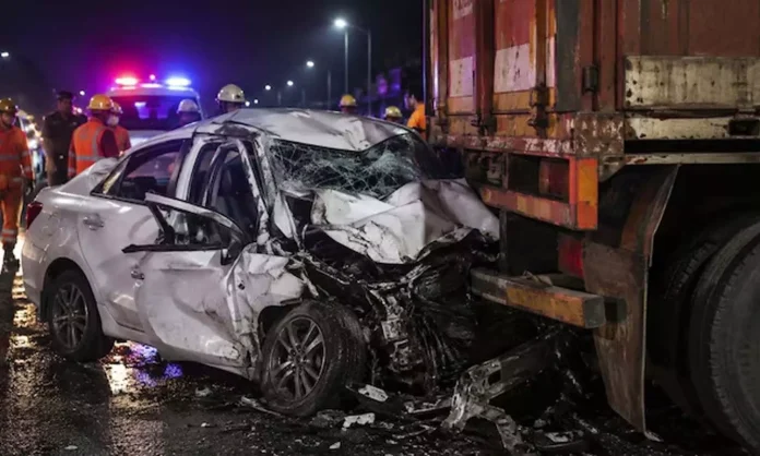 ఘోర రోడ్డు ప్రమాదం..8 మంది మృతి