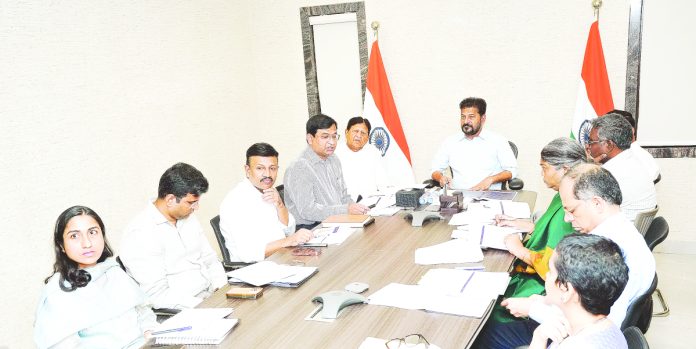 మరిన్ని రంగుల్లో యూనిఫామ్స్ ఇవ్వండి