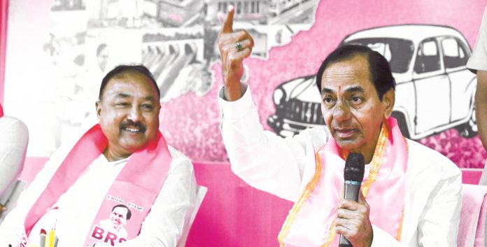 పాలన చేతగాక బూతులతో దాడి