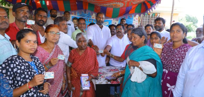 అర్హులందరికీ సంక్షేమ పథకాలు అందిస్తాం: ఎమ్మెల్యే అనిరుధ్రెడ్డి