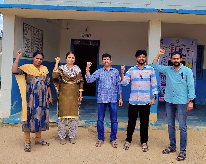 నల్లబ్యాడ్జీలతో ఉపాధ్యాయుల నిరసన