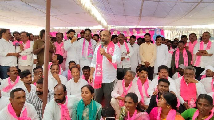 రైతు సమస్యలను విస్మరించిన కాంగ్రెస్