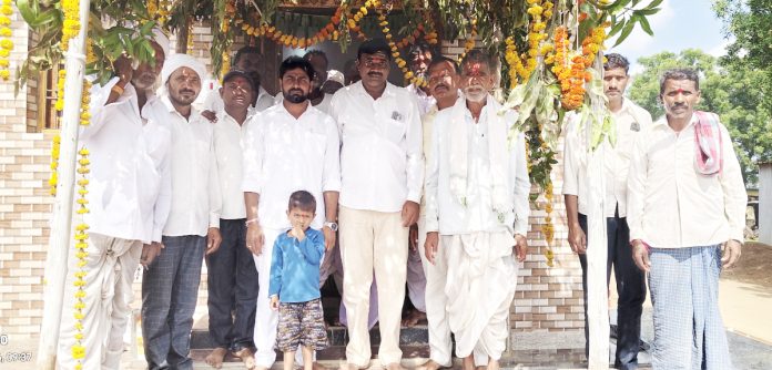 ఇందిరమ్మ గృహ ప్రవేశంలో పాల్గొన్న సర్పంచ్