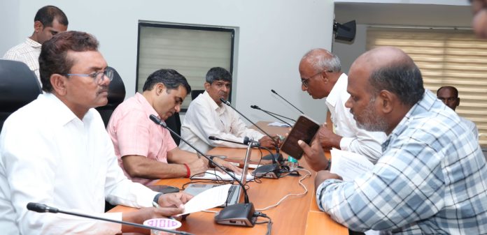ప్రజావాణి దరఖాస్తులను సత్వరమే పరిష్కరించాలి