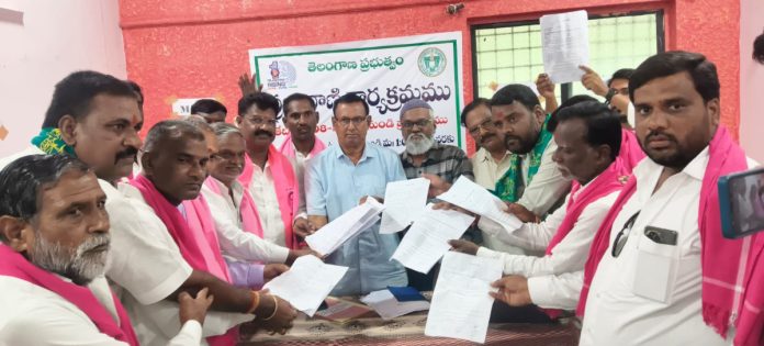 ఎన్నికల హామీలను అమలు చేయాలని ఎంపీడీఓకు వినతి