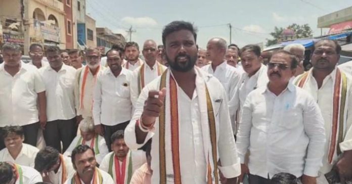 Thata Madhu must resign from his post.